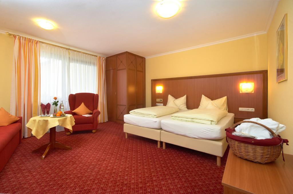 Kurhotel Kaiser Trajan Бад-Геггінг Номер фото